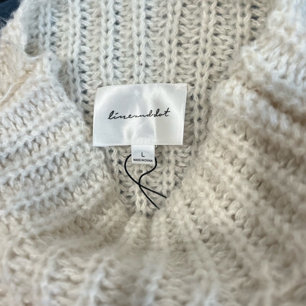 Line& dot sweater - Picture 3 of 3